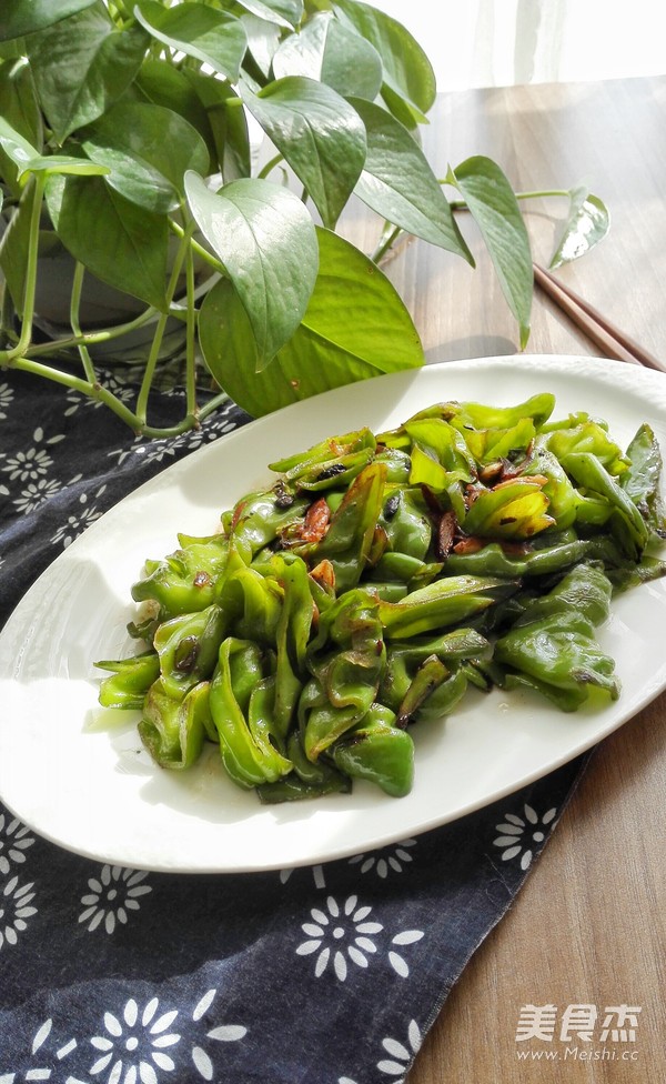 Stir-fried Tiger Pepper with Garlic recipe