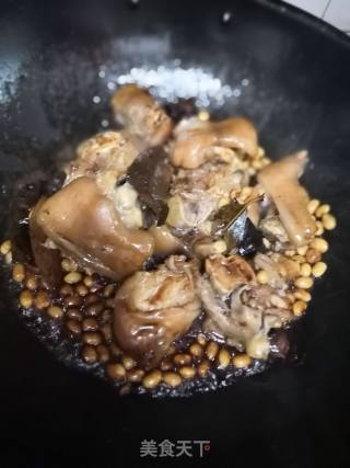 Braised Pork Trotters with Soybeans recipe