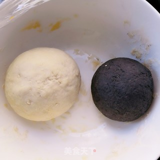 Little Yellow Man Bean Paste Bun recipe