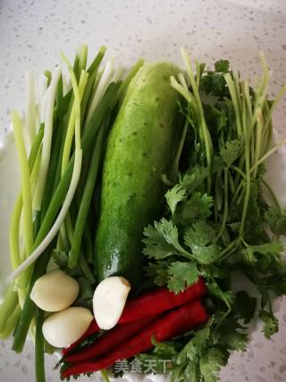 #我最爱的家常菜# Matsutake Mixed with Diced Cucumber recipe