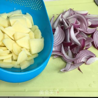 Fried Potato Chips with Purple Onion recipe