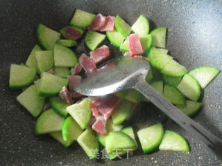 Boiled Vermicelli with Bacon and Green Radish recipe
