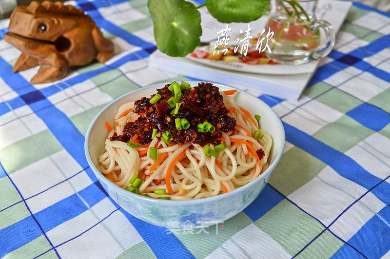 Flavored Chicken Sauce and Chili Noodles recipe