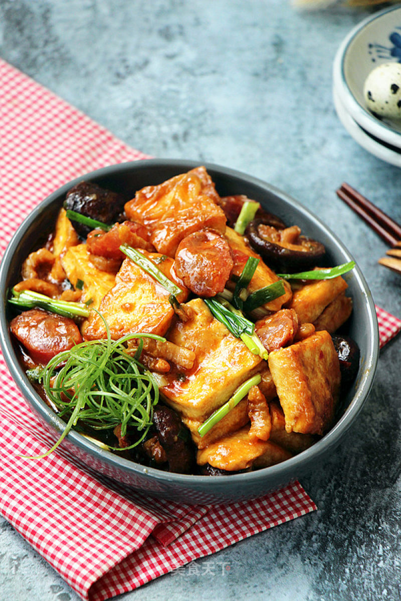 Braised Tofu with Salami and Sea Rice recipe