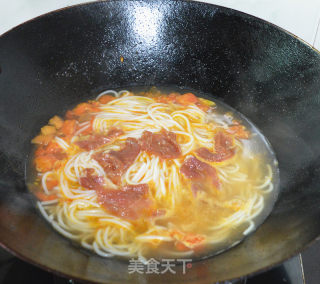 Boiled Rice Noodles with Tomato Lean Pork recipe