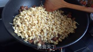 Stir-fried Soybean Sprouts with Lard Residue recipe