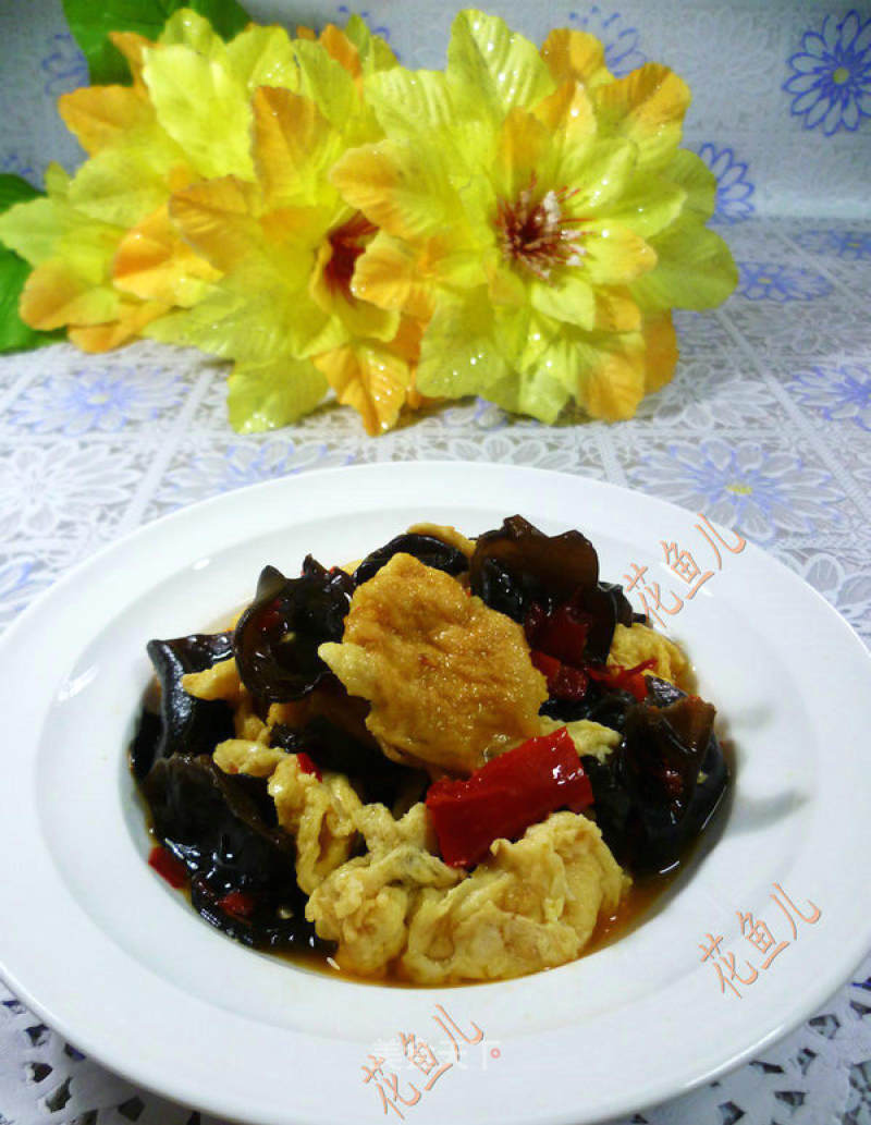 Scrambled Eggs with Chopped Pepper and Black Fungus recipe