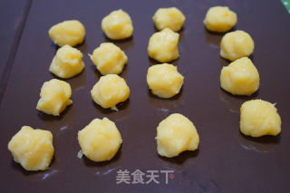 Custard Meal Buns-super Delicious Once Fermented [with Custard Filling Recipe] recipe