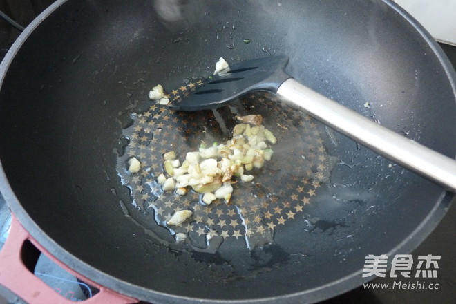 Stir-fried Lamb with Fungus and Celery recipe