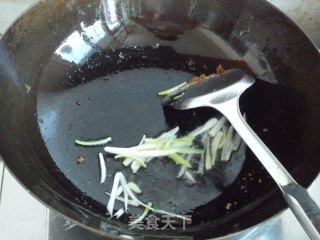 Stir-fried Shredded Pork with Carrots and Fungus recipe