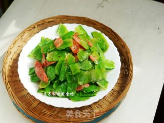 Fried Cantonese Sausage with Pea Skin recipe
