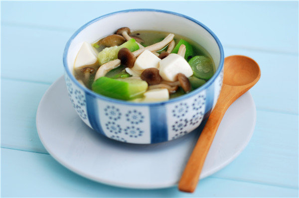 Loofah Mushroom Tofu Soup recipe