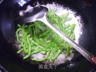 Stir-fried Green Peppers with Lamb Tail Bamboo Shoots recipe