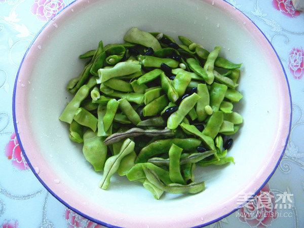 Braised Noodles with Beans recipe