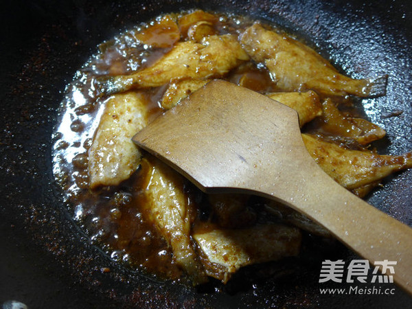 Braised Small Rubber Fish with Shacha Sauce recipe