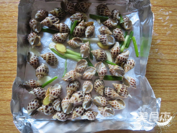 Baked Snails with Ginger, Onion and Garlic recipe