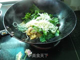 Fried Noodles with Fungus and Egg recipe