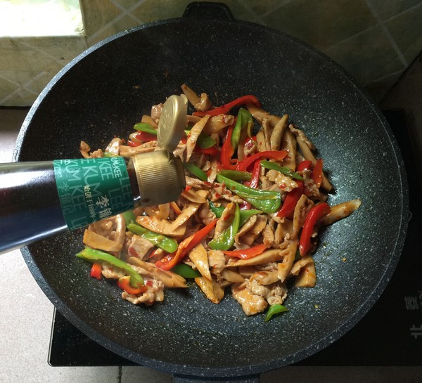 Stir-fried Lean Pork with Spring Bamboo Shoots recipe