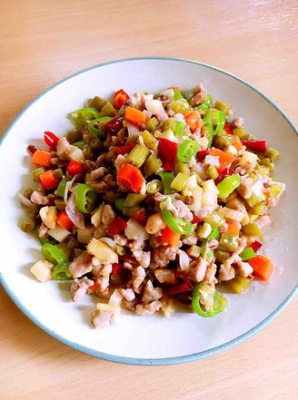 Stir-fried Minced Pork with Soaked Cowpeas recipe