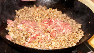 The Gorgeously Turned Old Beijing Fried Noodles recipe