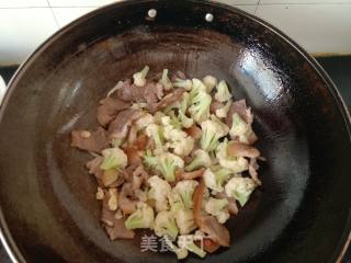 Stir-fried Pork Head with Cauliflower recipe