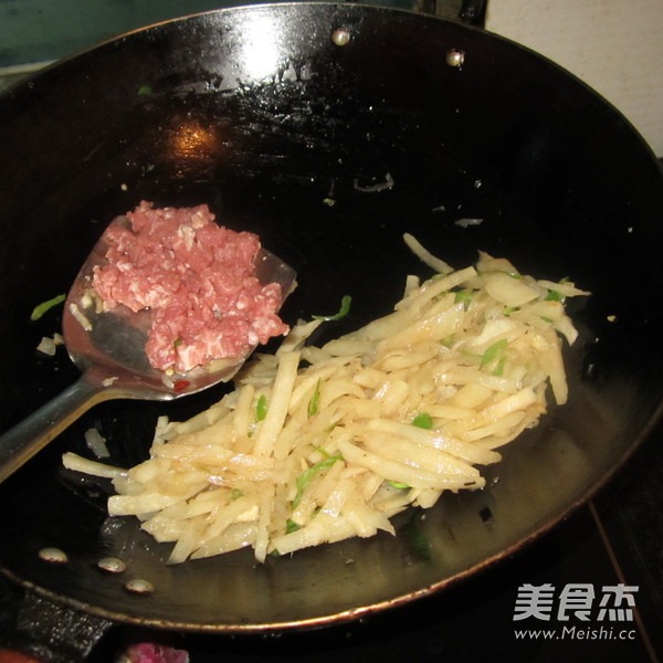 Fried Pork with Cold Potato Shreds recipe