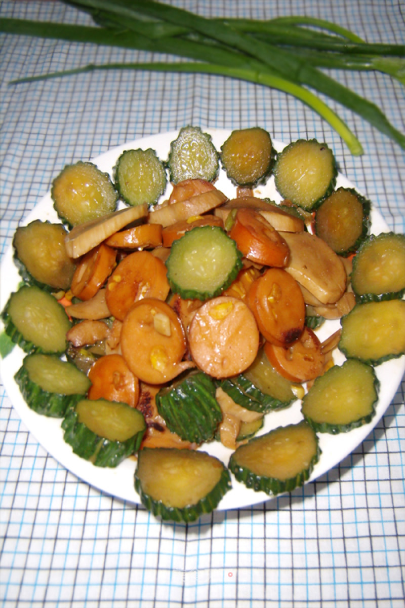 Stir-fried Cucumber with Coprinus Mushroom recipe