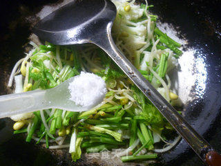 Celery and Cauliflower Stir-fried Soy Sprouts recipe