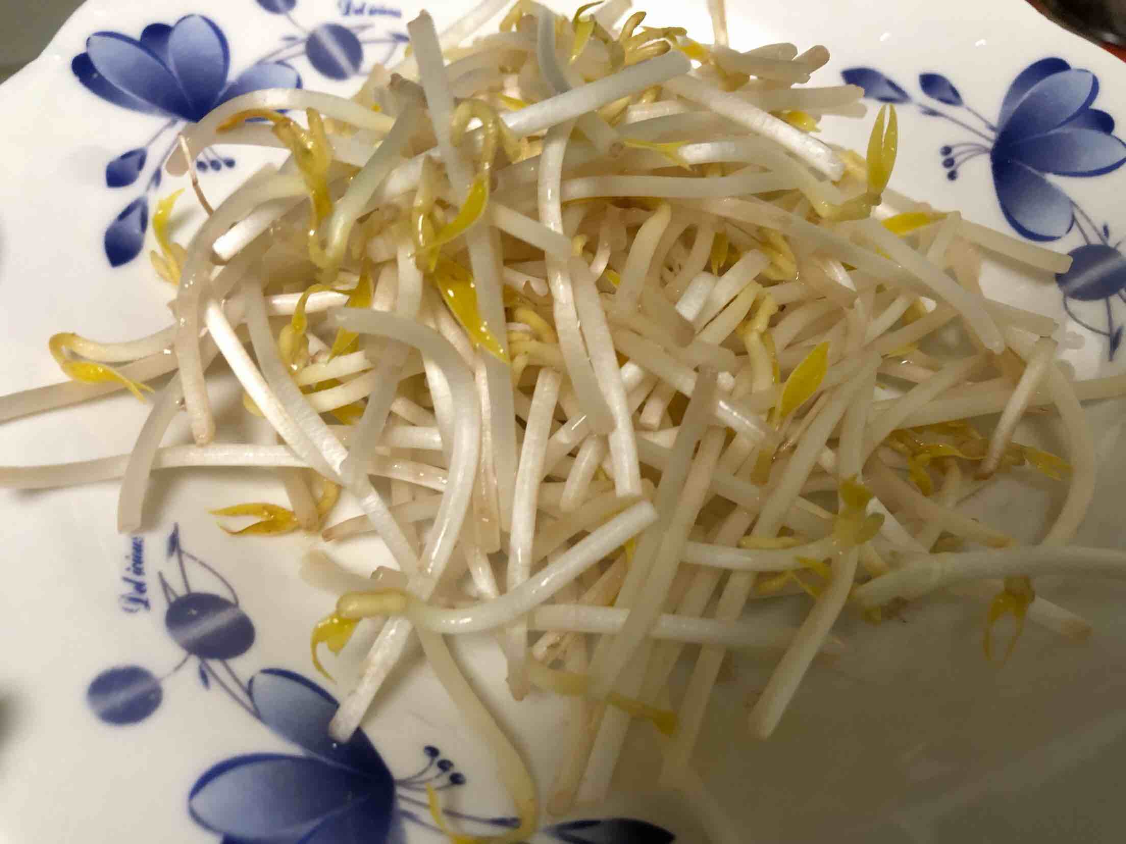 Stir-fried White Celery with Bean Sprouts recipe