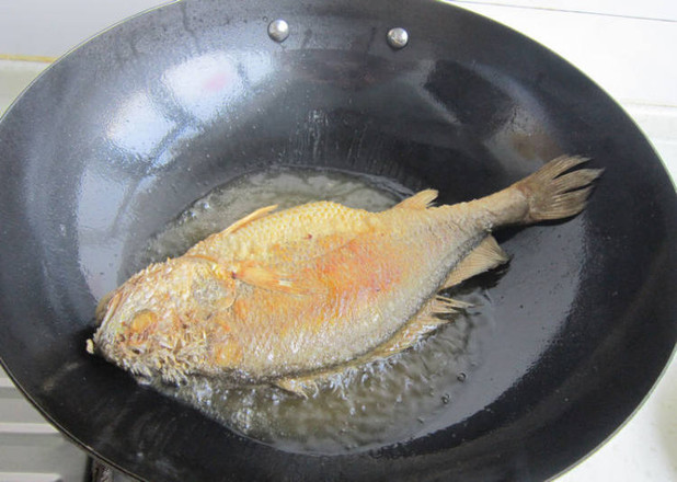 Grilled Yellow Croaker with Glutinous Rice recipe