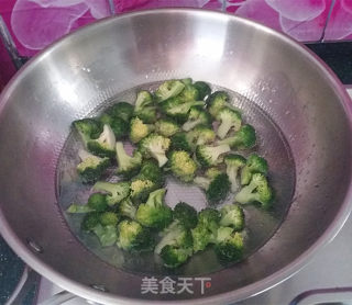 Broccoli Tossed Milk Puff Cheese recipe