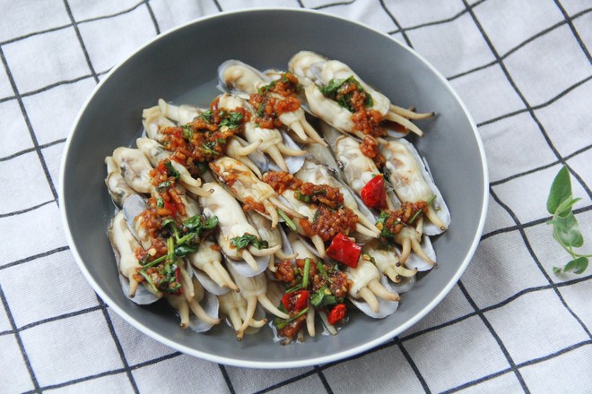 Fresh and Tender Razor Clams Do This, with Fresh Fragrant Sauce, The Mouth is Super Tender recipe