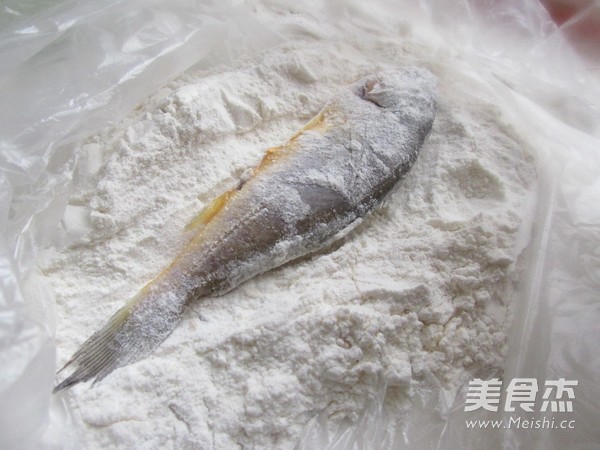 Fried Small Yellow Croaker recipe