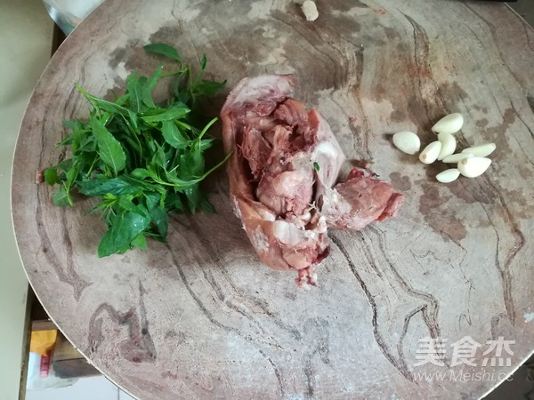 Coriander Mixed with Pork Head recipe