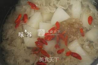 Sydney White Fungus Soup with Rock Sugar recipe