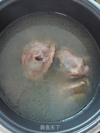 [winter Health Food of Common People's Home] Soup with Bean Skin Tube and Bone recipe