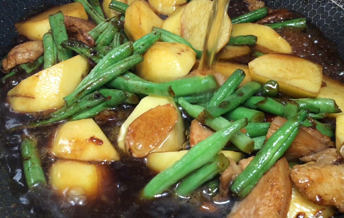 Braised Pork with Beans and Potatoes recipe