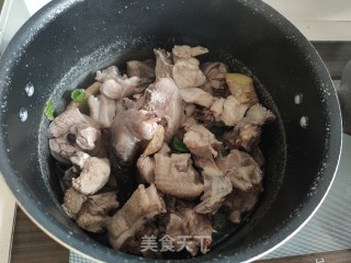 Delicious Chicken Soup with Bamboo Fungus recipe