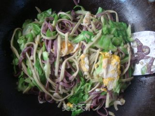 Fried Egg with Colorful Noodles recipe