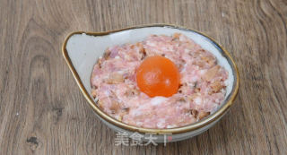 Homemade Delicious, Salted Egg Yolk Steamed Meatloaf recipe