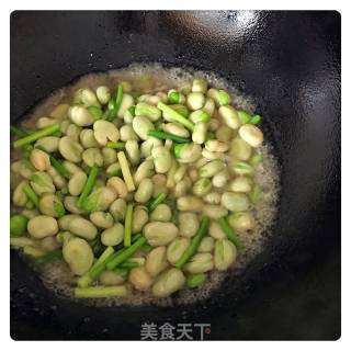 Stir-fried Broad Beans with Garlic Moss recipe
