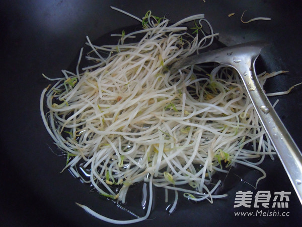 Tomato Sauce Mixed with Noodles recipe