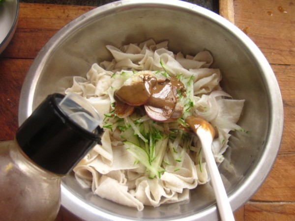 Cold Noodles with Sesame Sauce and Spicy Oil recipe