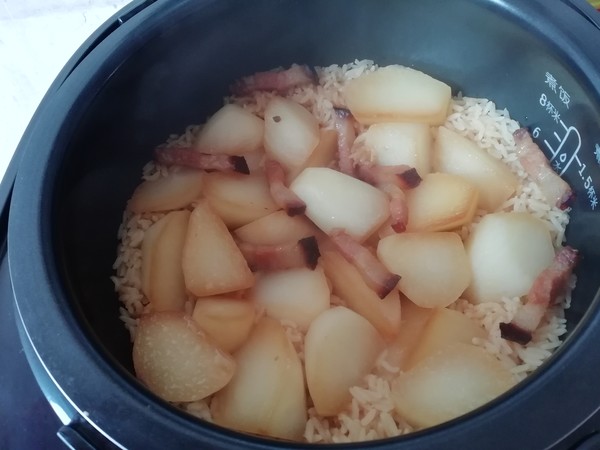 Braised Rice with White Radish and Bacon recipe