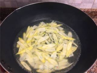 Stir-fried Pork with Huoxiang Bamboo Shoots recipe