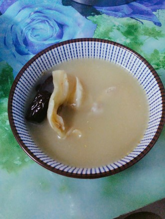 Red Dates, Wolfberry and Longan Fish Glue Soup