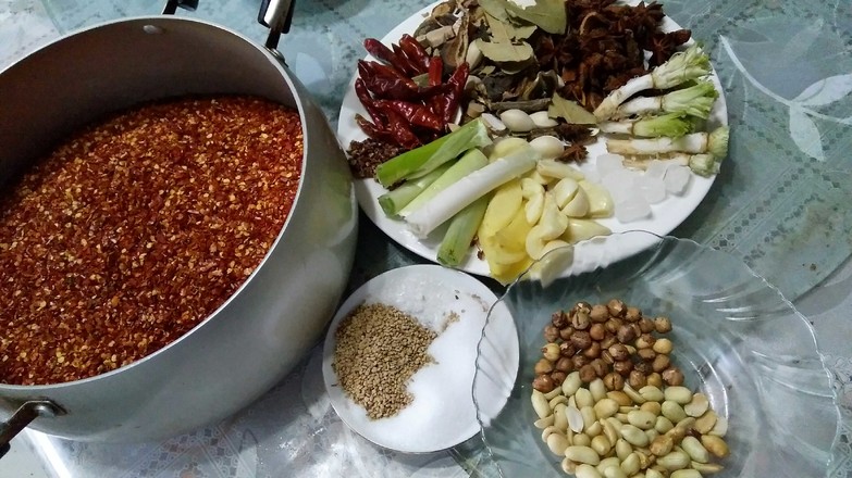 Homemade Sichuan-flavored Spicy Flavor and Mixed Vegetable Red Oil recipe