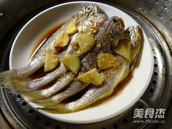 Steamed Small Yellow Croaker recipe