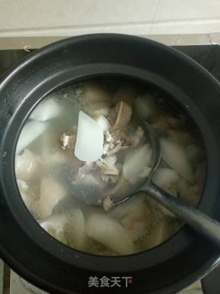 Pork Knuckle, Cuttlefish and Radish Soup recipe