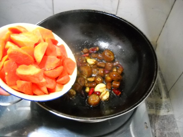 Stewed Pork Tail with Radish recipe